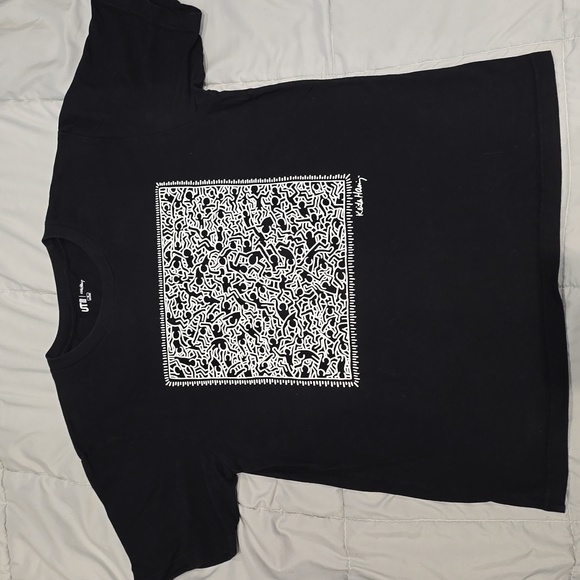 Uniqlo Black and White Graphic Tee - Picture 1 of 4